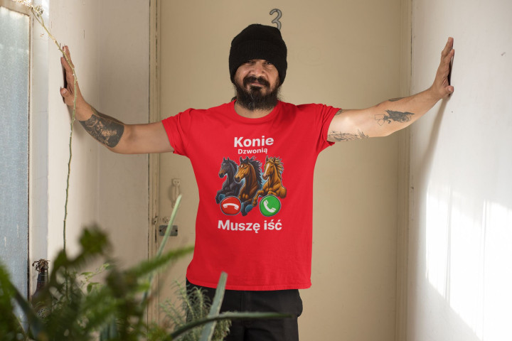 Koszulka męska „Konie dzwonią - Muszę iść” prezent dla miłośnika koni — zdjęcie 3