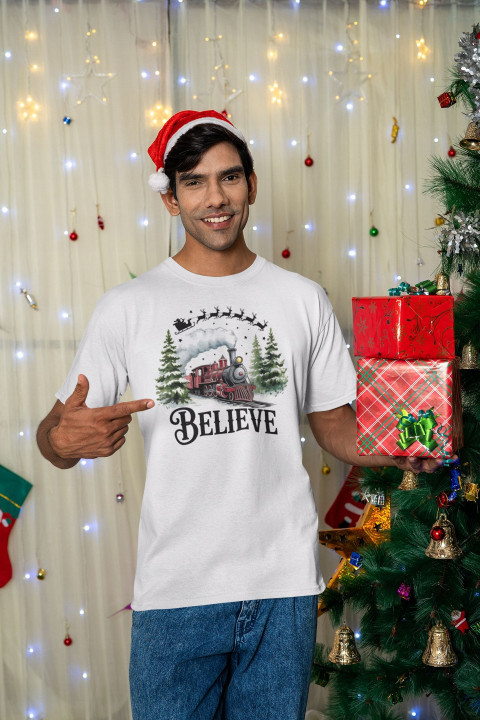 Koszulka męska Świąteczna „Believe” magiczny pociąg Mikołaja — zdjęcie 2