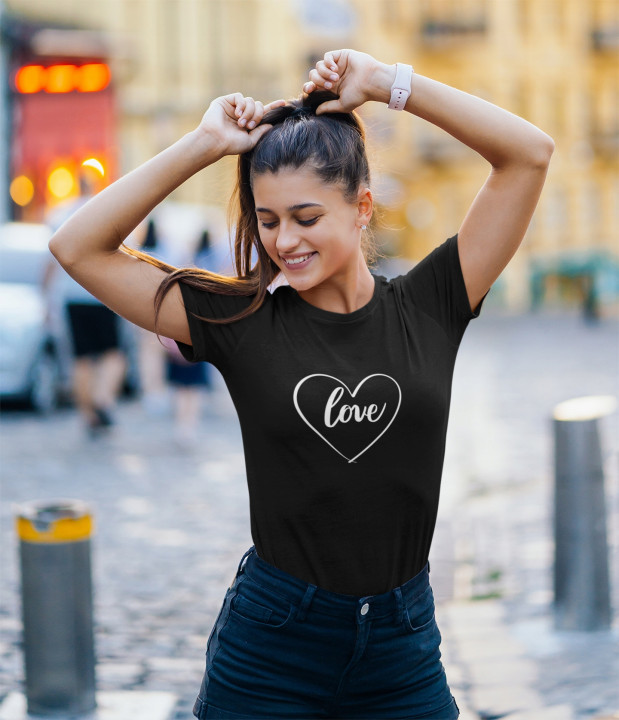 Koszulka damska z białym Sercem i Napisem LOVE Stylowa modna T-shirt damski — zdjęcie 3