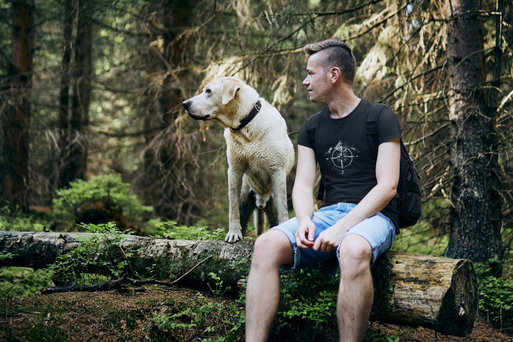 Koszulka męska z Kompasem i Górami - Idealna dla Miłośników Podróży T-shirt — zdjęcie 4