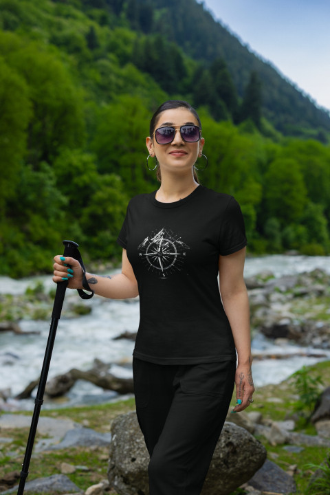Koszulka damska z Kompasem i Górami Idealna dla Miłośników Podróży T-shirt — zdjęcie 3