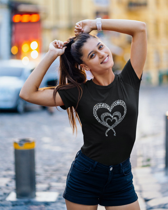 Koszulka damska z Kryształkowym Sercem 2 - Połyskująca i Stylowa T-shirt — zdjęcie 4