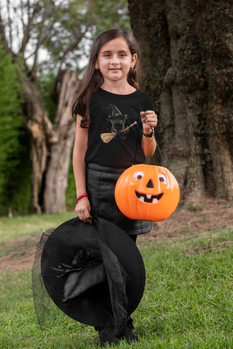 Koszulka dziecięca zabawny czarny Kotek na miotle na Halloween t-shirt — zdjęcie 3