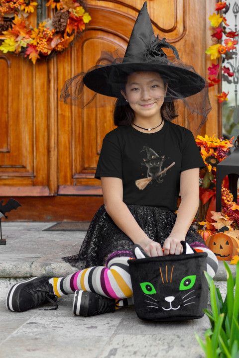 Koszulka dziecięca zabawny czarny Kotek na miotle na Halloween t-shirt — zdjęcie 4