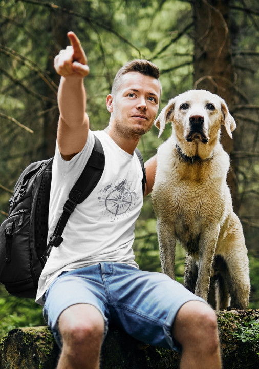 Koszulka męska z Kompasem i Górami - Idealna dla Miłośników Podróży T-shirt — zdjęcie 3