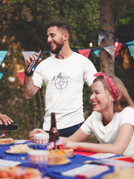 Koszulka męska z Kompasem i Górami - Idealna dla Miłośników Podróży T-shirt — zdjęcie 4