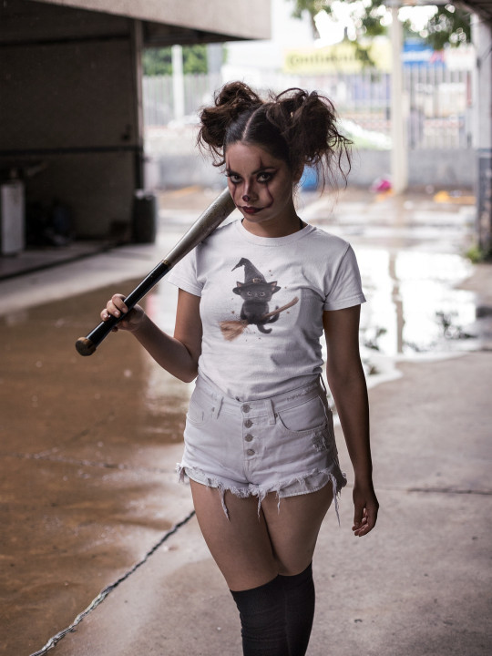 Koszulka damska zabawny czarny Kotek na miotle na Halloween t-shirt — zdjęcie 5
