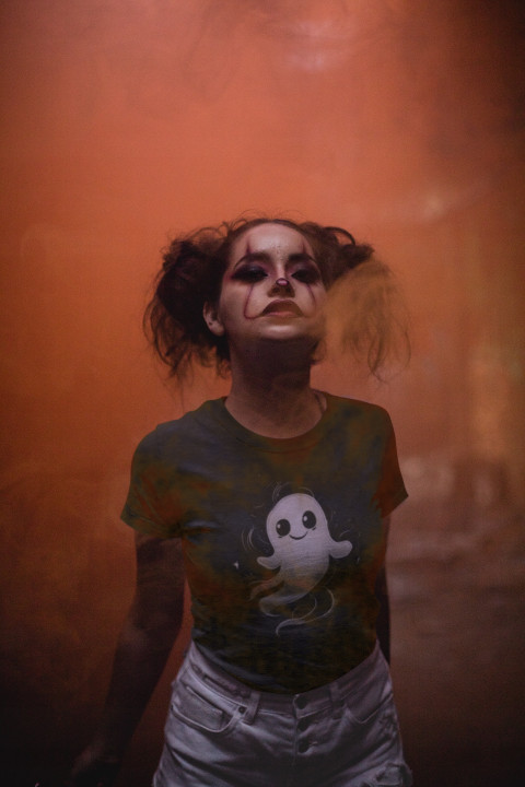 Koszulka damska Uroczy Duszek Duch Halloween Świecąca w ciemności t-shirt — zdjęcie 2