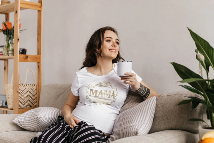 Koszulka damska MAMA Królowa Domu prezent dla mamy T-shirt damski — zdjęcie 5