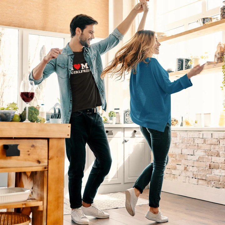 Koszulka męska I LOVE MY GIRLFRIEND prezent dla faceta na walentynki — zdjęcie 4