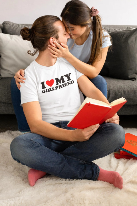 Koszulka męska I LOVE MY GIRLFRIEND prezent dla faceta na walentynki — zdjęcie 2