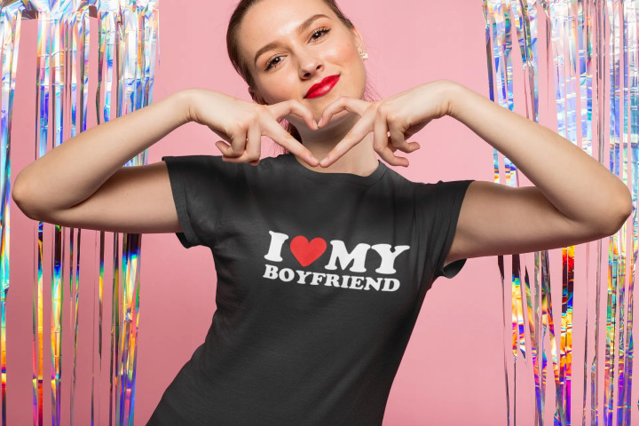Koszulka damska I LOVE MY BOYFRIEND prezent dla niej na walentynki — zdjęcie 2