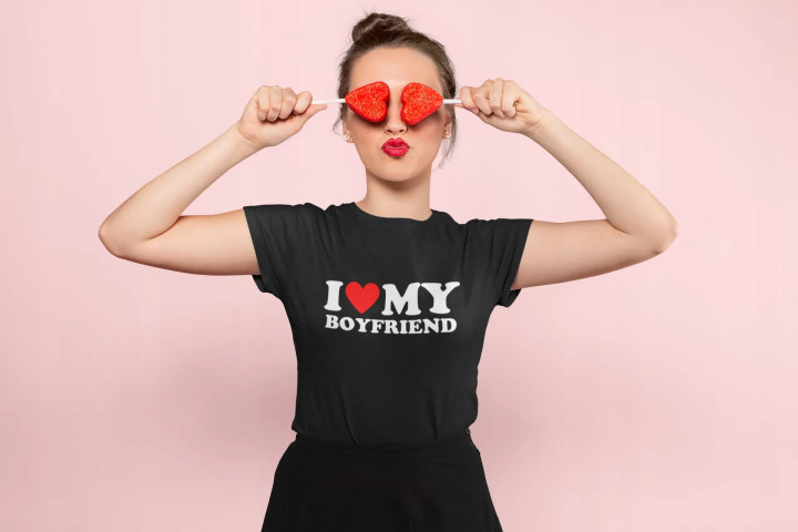 Koszulka damska I LOVE MY BOYFRIEND prezent dla niej na walentynki — zdjęcie 4