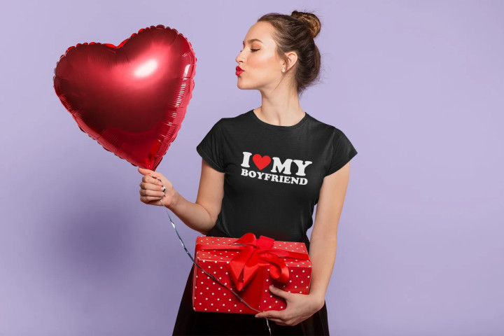 Koszulka damska I LOVE MY BOYFRIEND prezent dla niej na walentynki — zdjęcie 5