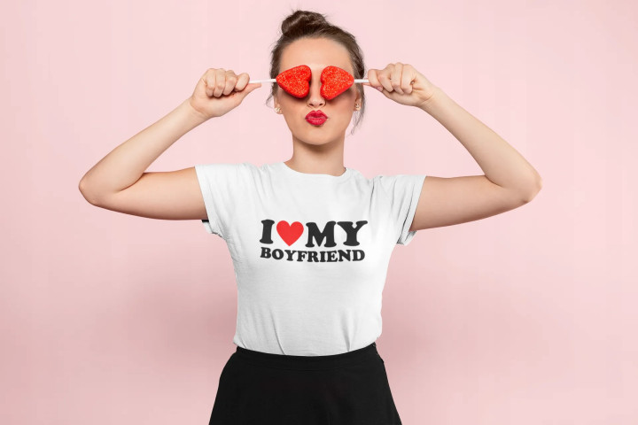 Koszulka damska I LOVE MY BOYFRIEND prezent dla niej na walentynki — zdjęcie 3