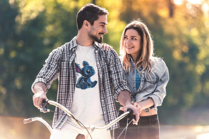 Koszulka męska zakochany Stitch Walentynkowy Prezent dla Niego — zdjęcie 7
