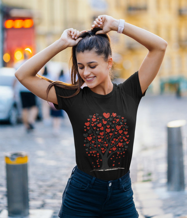 Koszulka damska Drzewo Miłości czerwone serca na drzewie T-shirt damski — zdjęcie 4