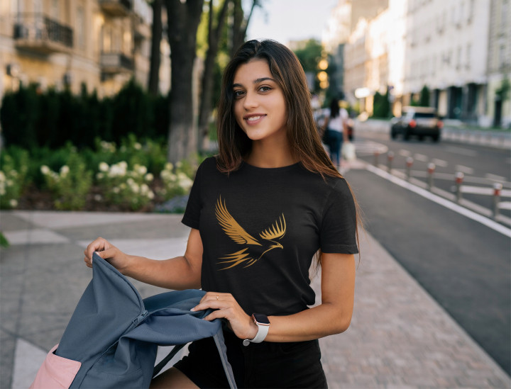 Koszulka damska Złoty Orzeł w locie elegancki T-shirt damski — zdjęcie 2