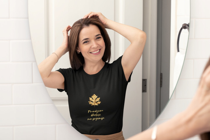 Koszulka damska Złoty Liść Dębu Prawdziwa Wartość Nie Przemija T-shirt — zdjęcie 3
