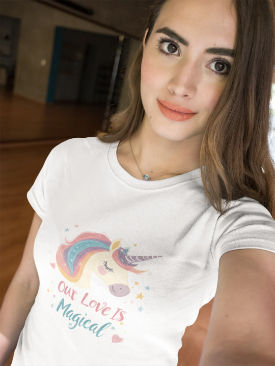 Koszulka damska Słodki Jednorożec Our Love is Magical na walentynki — zdjęcie 3