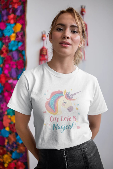 Koszulka damska Słodki Jednorożec Our Love is Magical na walentynki — zdjęcie 4