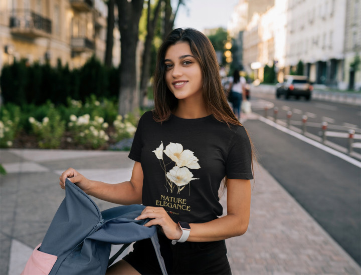 Koszulka damska Nature Elegance złote kwiaty naturalna elegancja T-shirt — zdjęcie 4