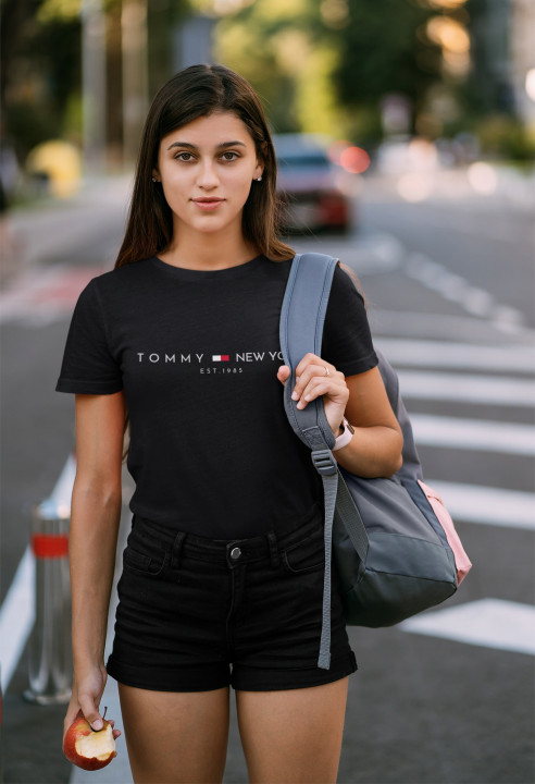Koszulka damska TOMMY NEW YORK EST.1985 czarna T-shirt damski — zdjęcie 5