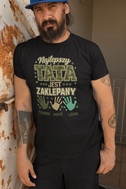 Koszulka męska Tata jest Zaklepany Moro Dzień Ojca Taty z Imionami dzieci — zdjęcie 4